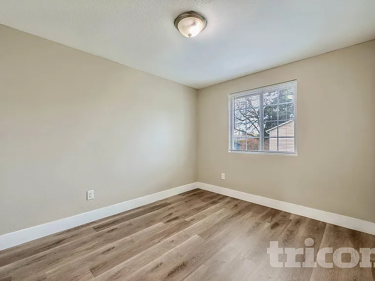 8617 NE 25th Cir — Photo 14
