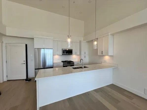 22633 Selkirk Ave #604, Maple Ridge, BC V2X 6H9