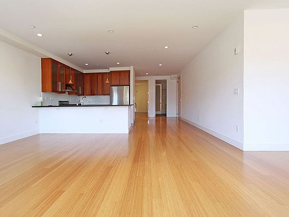 4th image of 1734 Lombard St APT 5