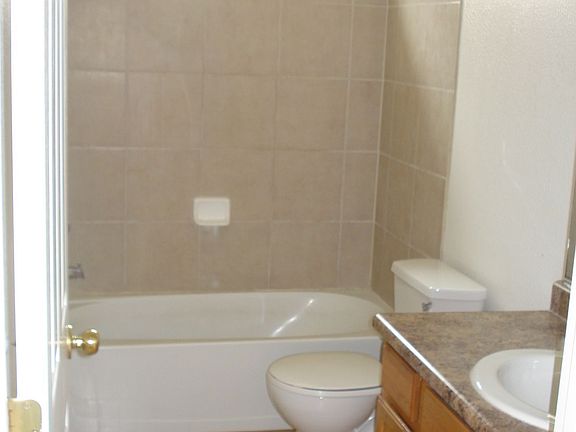Full guest bath