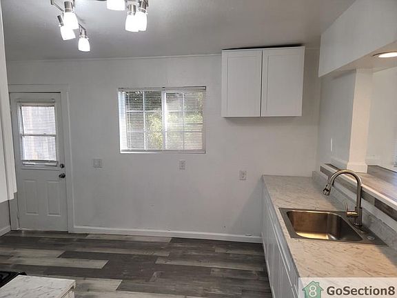 3rd image of 7974 Macarthur Blvd #B