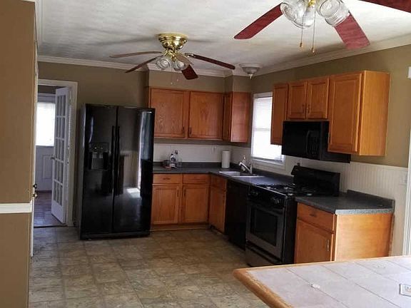 2nd image of 819 Copley Ave