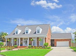 1600 Lake Salvador Dr, Harvey, LA 70058