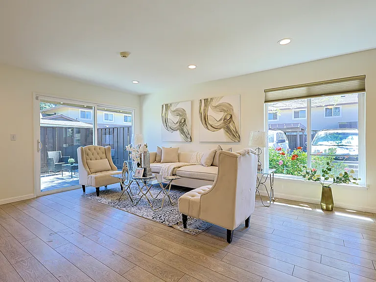 5078 Pine Tree Ter — Photo 2