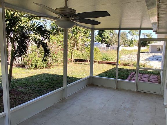 4th image of 585 NW Floresta Dr