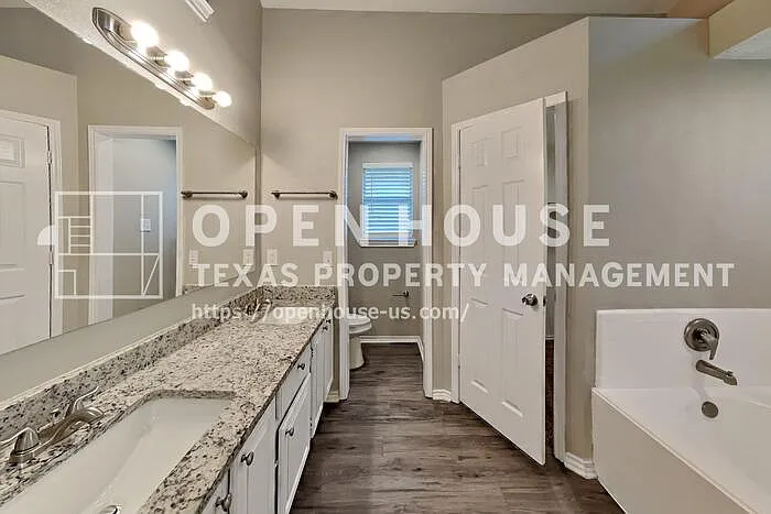 546 Newberry St — Photo 13