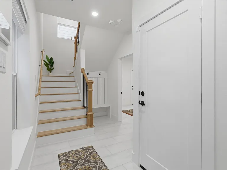 714 W Donovan St #A — Photo 29