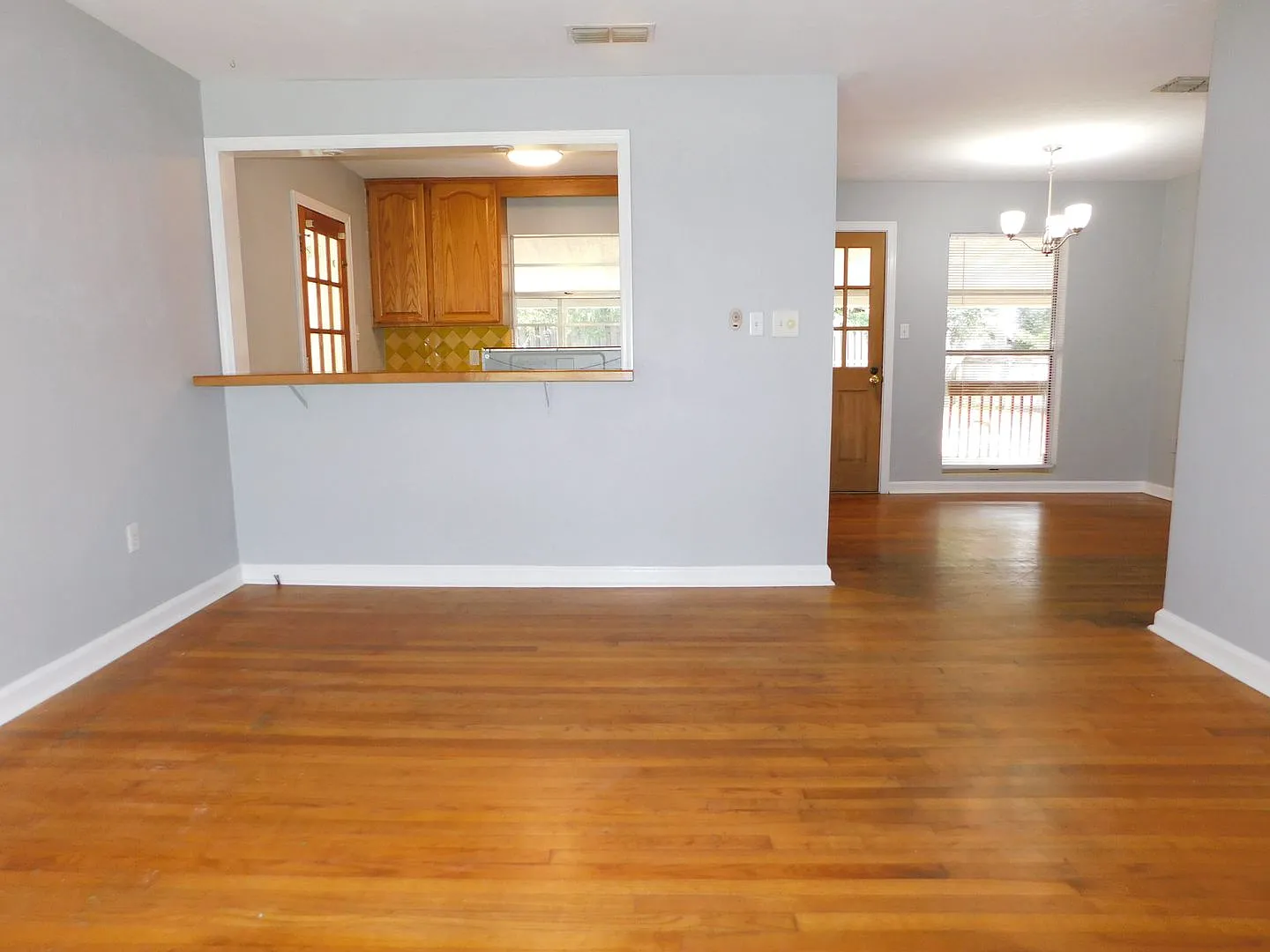 Free August & September Rent! Walk To Westside Park! — Photo 2