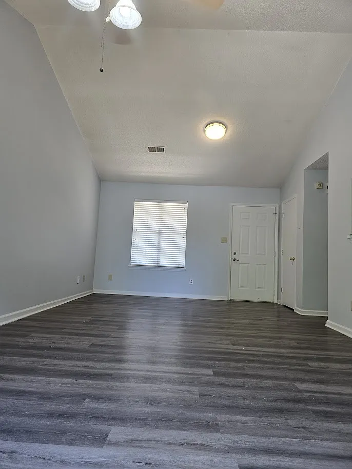 Building Photo - 3821 Rosedown Dr