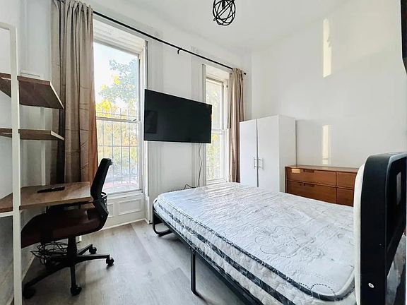 2nd image of 72 Van Buren St #2