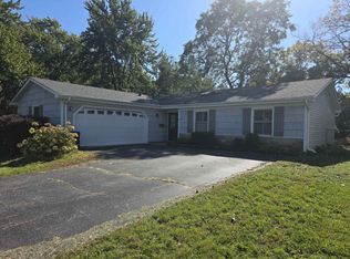 1005 Kingwood Ln, Lake Zurich, IL 60047