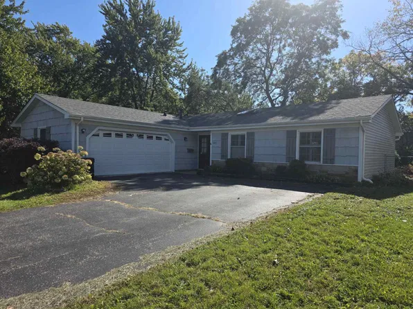 1005 Kingwood Ln, Lake Zurich, IL 60047