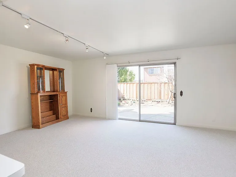 330 Sea Horse Ct — Photo 9