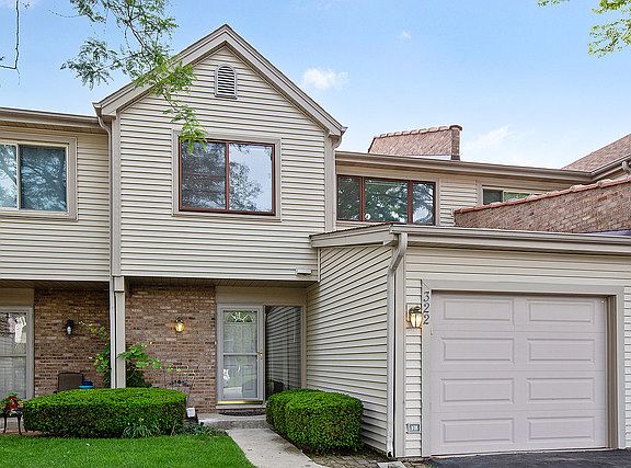 2nd image of 322 E Forest Knoll Dr
