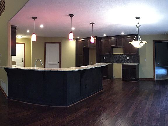 3rd image of 3695 Turnberry Dr