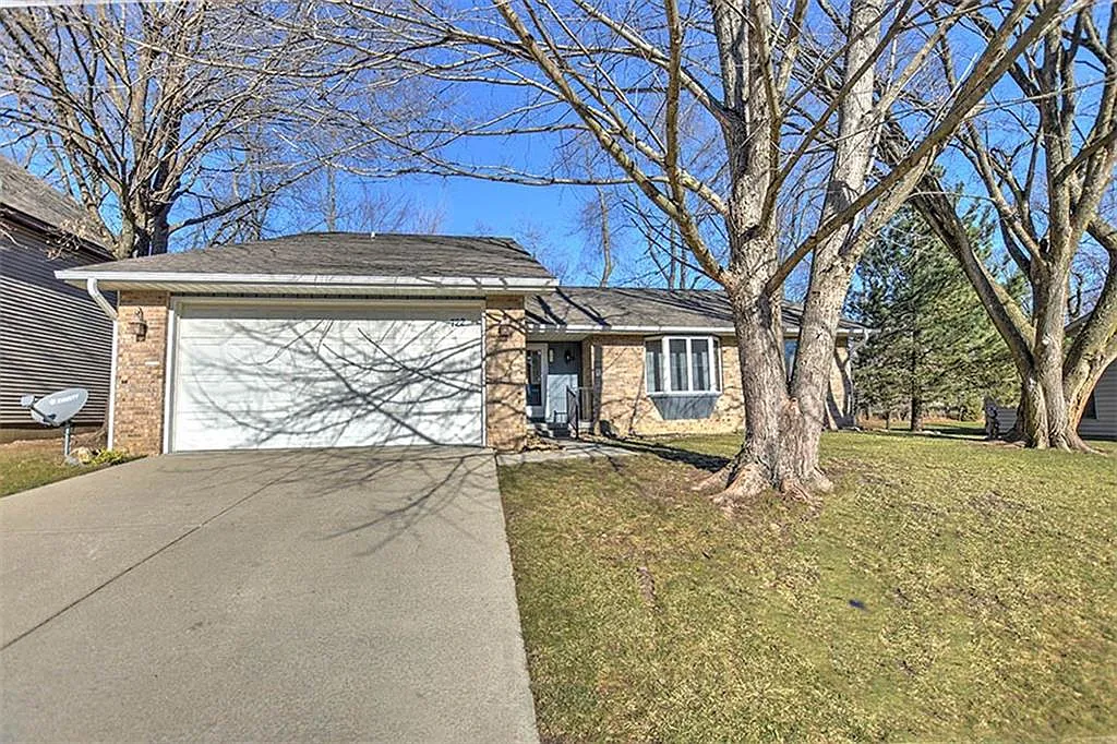 722 E Stella Dr photo 1