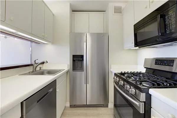 Rented by Weichert Manhattan Midtown | media 15