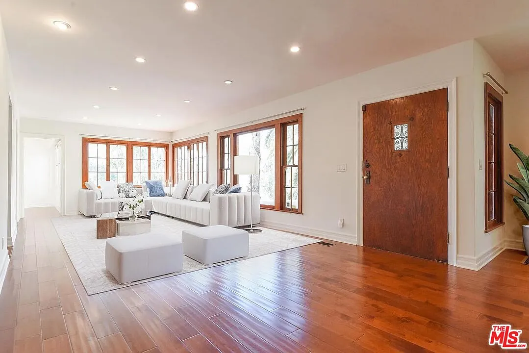 2 bed, 1256 sqft, $5,500 — Photo 3