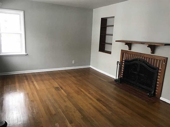 3rd image of 1415 Irvington Pl