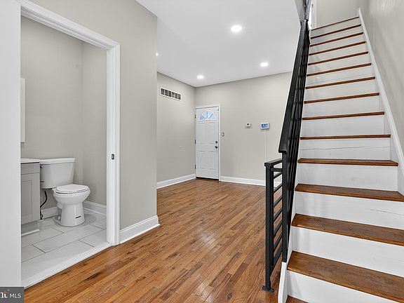 3rd image of 2543 Nicholas St