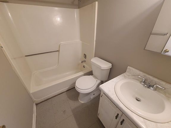4th image of 2885-2889 Lakemont Dr SW