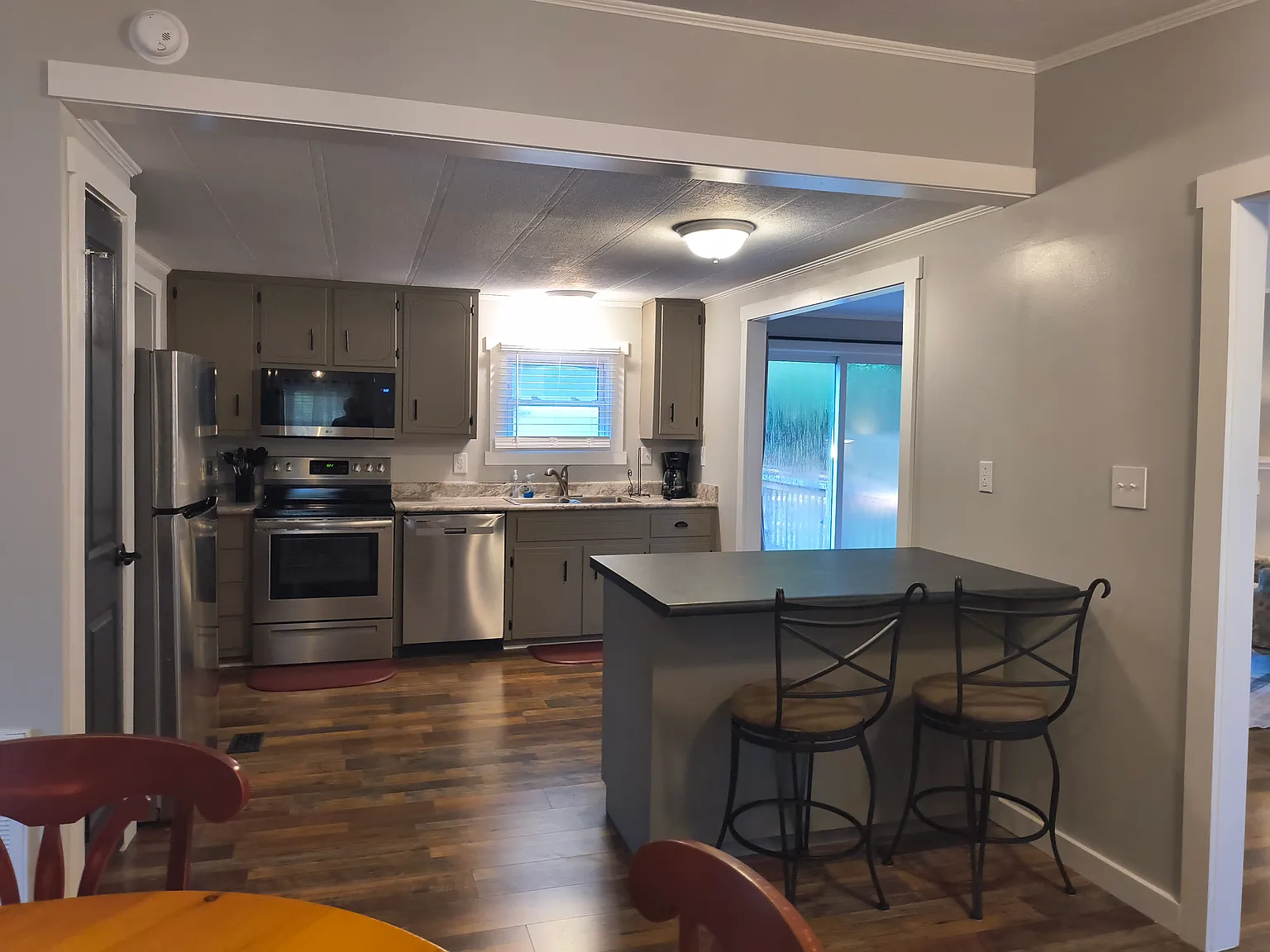 3 bed, 1345 sqft, $1,850 — Photo 1