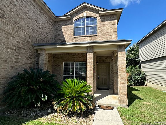 3rd image of 305 Town Creek Way