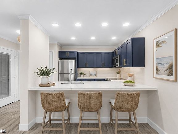 5th image of 629 Nerita St Unit A