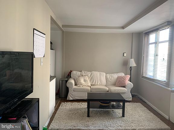 2nd image of 940 25th St NW APT 811