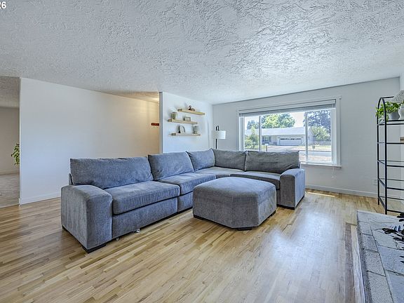 3rd image of 1458 Yolanda Ave