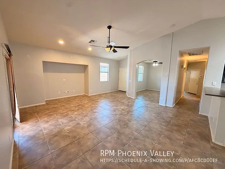 17057 W Manchester Dr — Photo 4