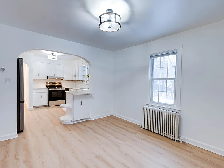 6 Lawrence Ave — Photo 2
