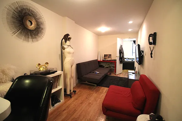 Rented by J Misrahi Realty Corp | media 32