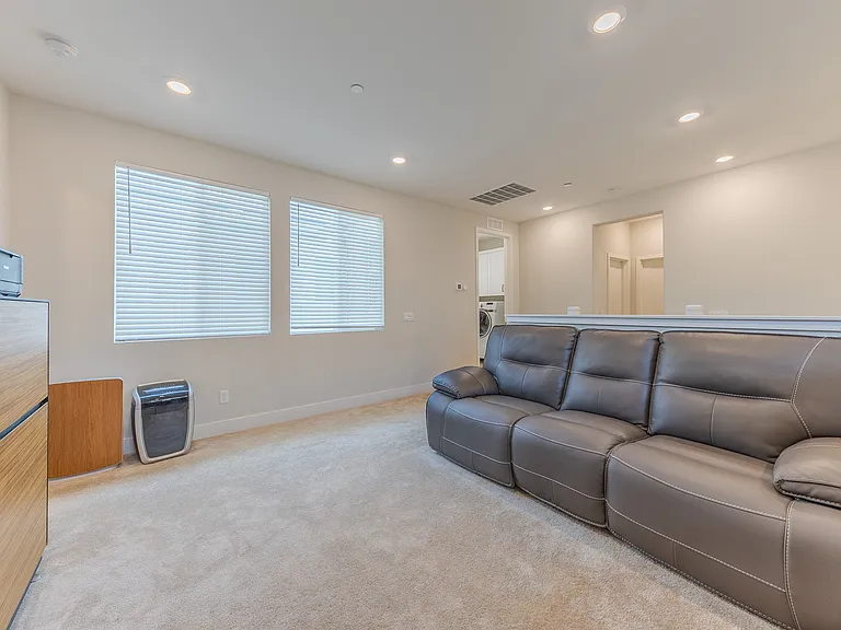 387 Sawbuck — Photo 11