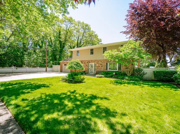 4 Charter Lane, Smithtown, NY 11787