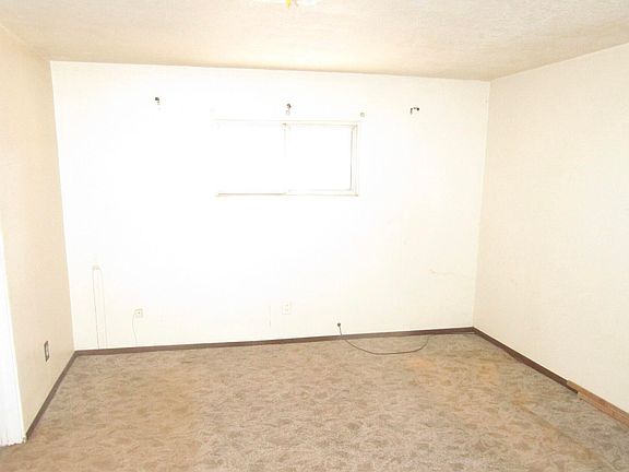 5th image of 427 Terry Ave