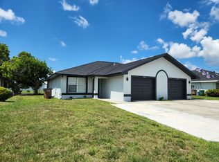 1424 SE 6th Ave, Cape Coral, FL 33990