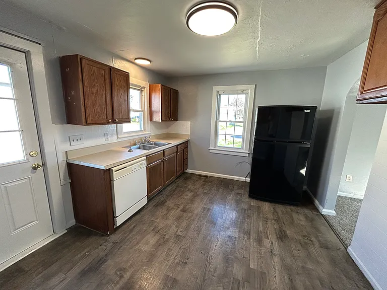 3105 Ravenswood Dr — Photo 3