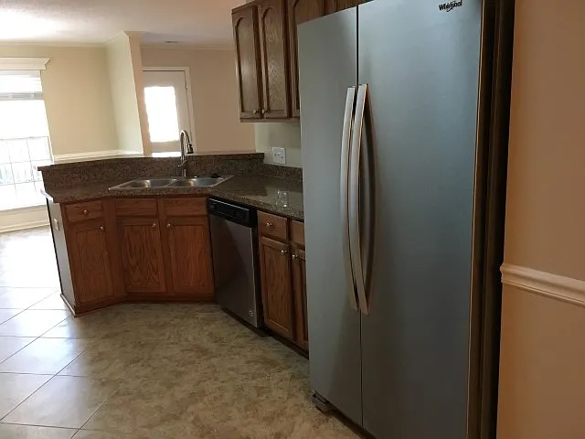 4 bed, 2.5 bath, 2601 sqft, $2,655 — Photo 3