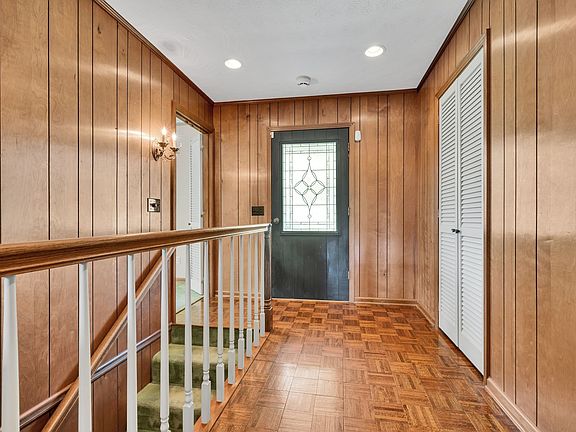 5th image of 104 Lake Circle Dr