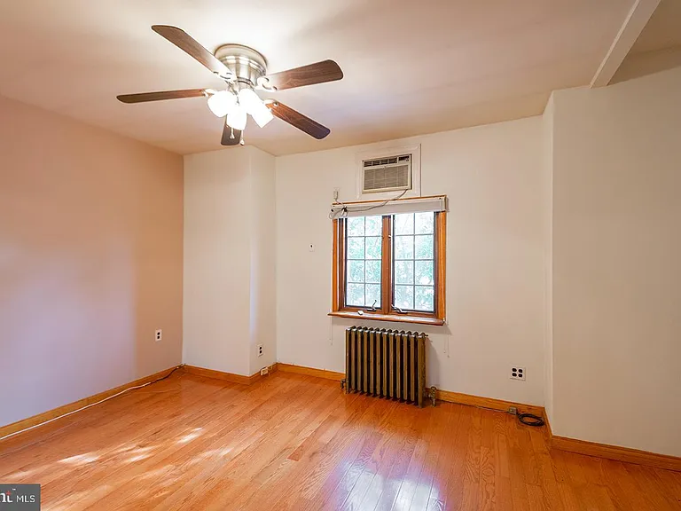 1136 Cross St — Photo 16
