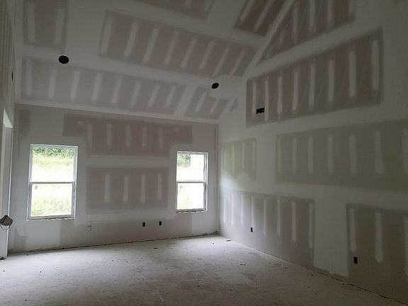 2nd image of 135 Hillside Cv