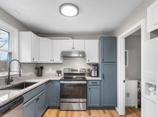 101 Winnicutt Rd APT 2, Stratham, NH 03885