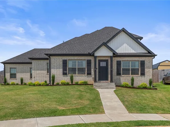 806 Dollar St, Cave Springs, AR 72718