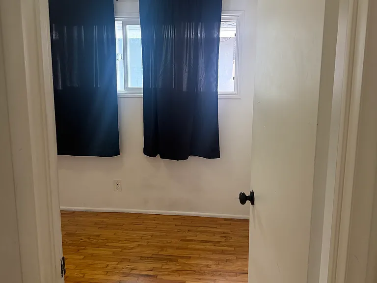 1082 N Loma Ave — Photo 17