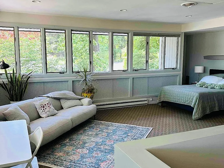 8 Ansari Ct — Photo 5