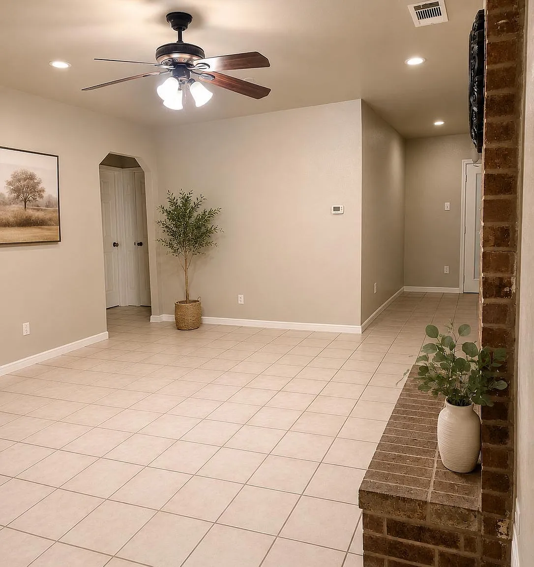 4 bed, 2.0 bath, 1025 sqft, $1,900 — Photo 3