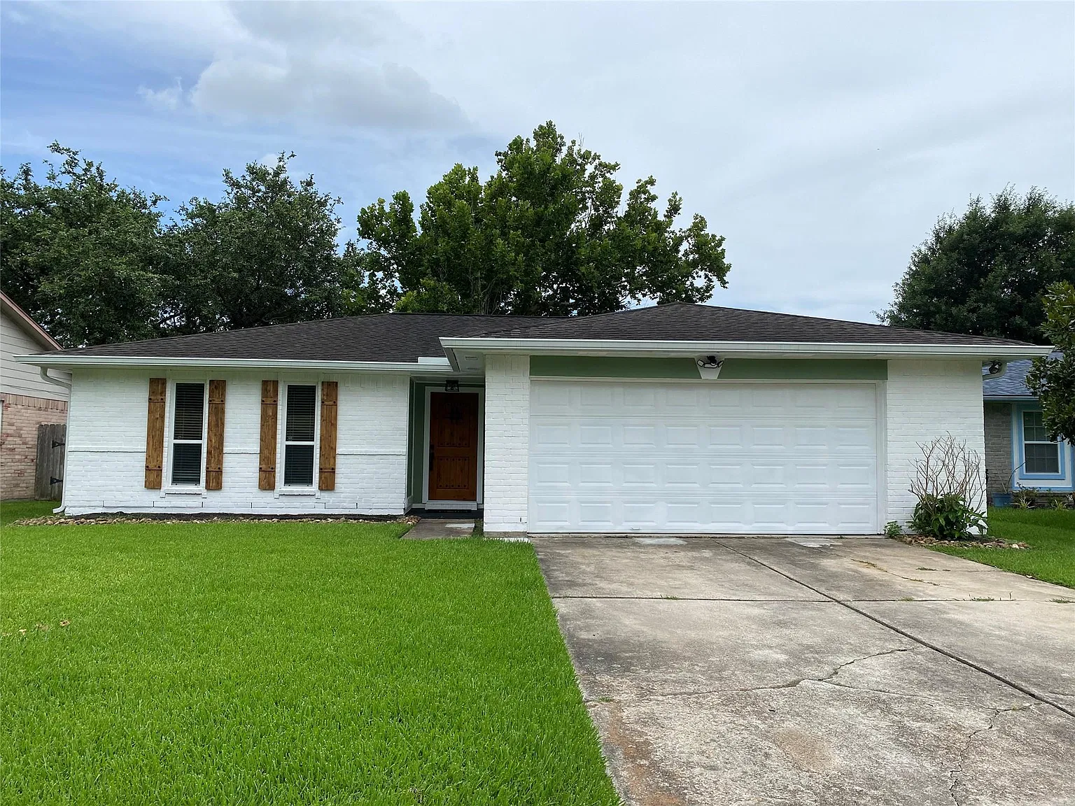 3 bed, 2.0 bath, 1183 sqft, $2,025 — Photo 2