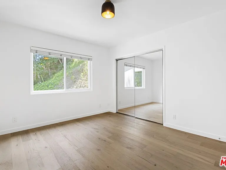 3101 N Beachwood Dr — Photo 21