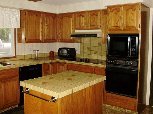 2nd image of 3134 Libby Rd NE